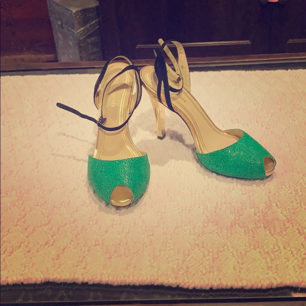 Juicy couture peep toes heels